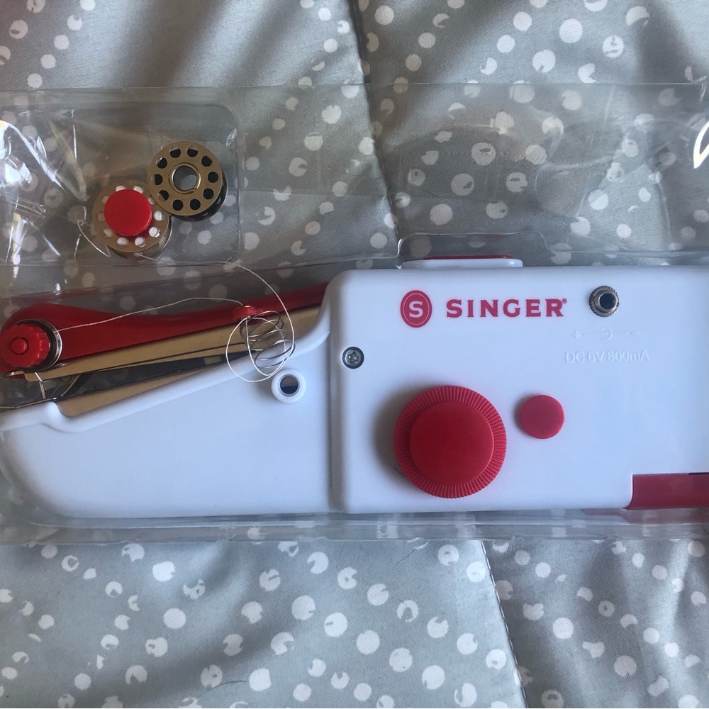 Handheld sewing machine - Picture 2 of 4